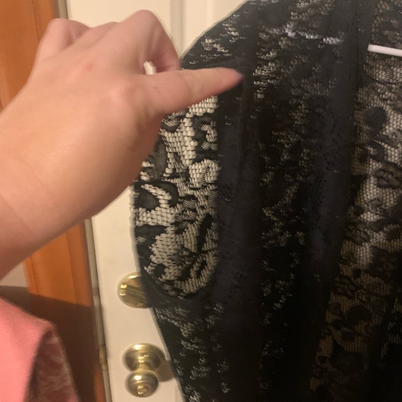 Black lace over - Picture 2 of 3